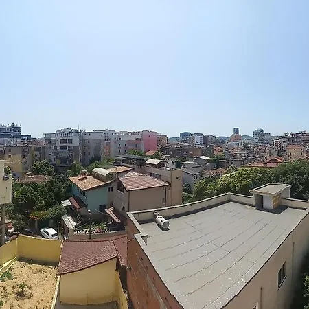 Aj 招待所 地拉那