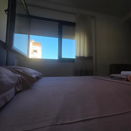 Aj شقة تيرانا